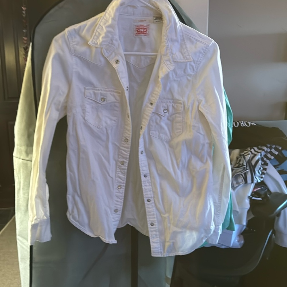 Levi’s long sleeve women’s white pearl button down shirt - Picture 3 of 6